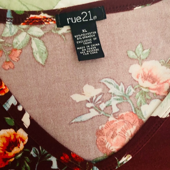 Rue 21 burgundy print top NWOT size XL - Picture 2 of 2